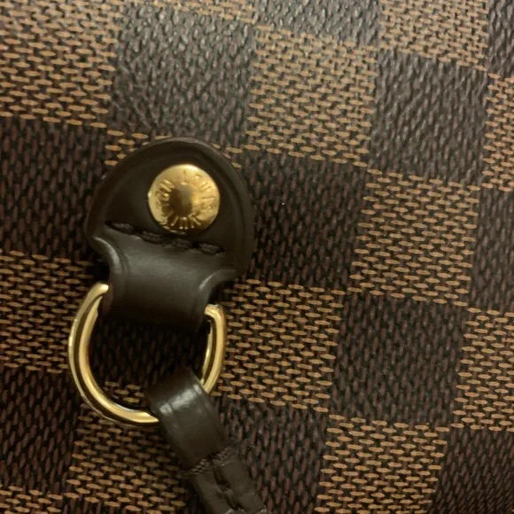 Louis Vuitton Neverfull Bag and Wristlet - Picture 7 of 14